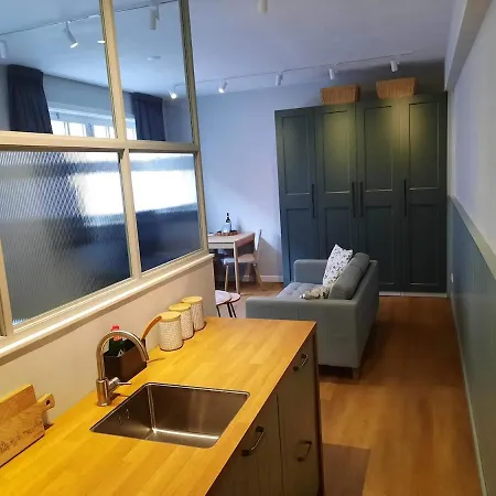 De Kleine Eenhoorn In The Heart Of Historic Apartamento Hoorn (North Holland)